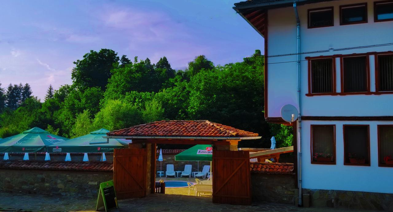 Yakovtsi Inn Zewnętrze zdjęcie