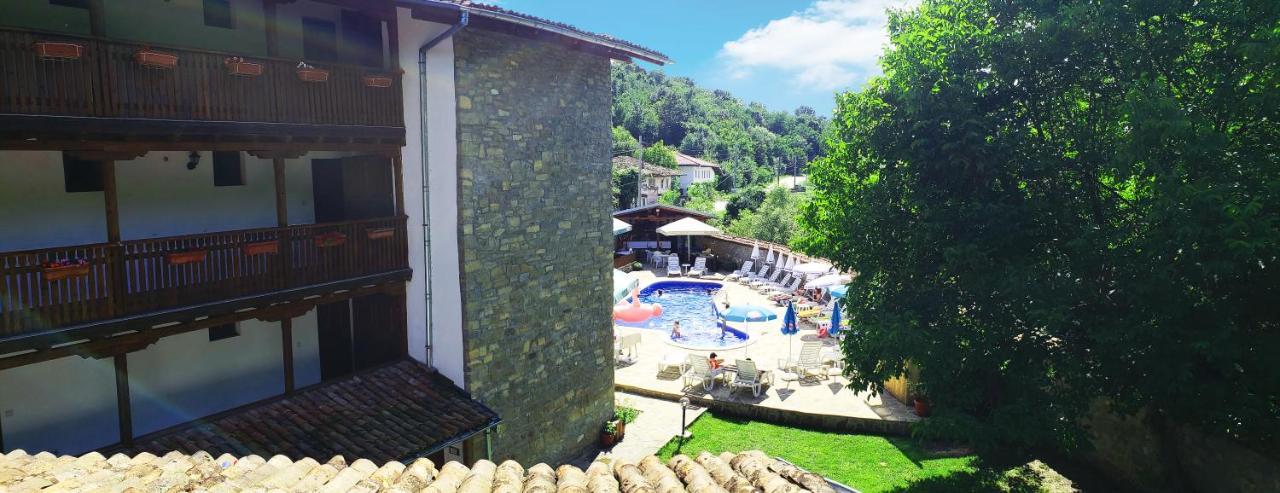 Yakovtsi Inn Zewnętrze zdjęcie